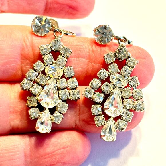 Vintage screw back earrings dramatic silver & clear crystal drop & dangle style - Picture 7 of 7